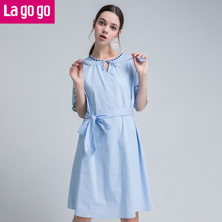 新款圆领短袖连衣裙女小清新细条纹刺绣印花裙子hall324f40 蓝白(nv)