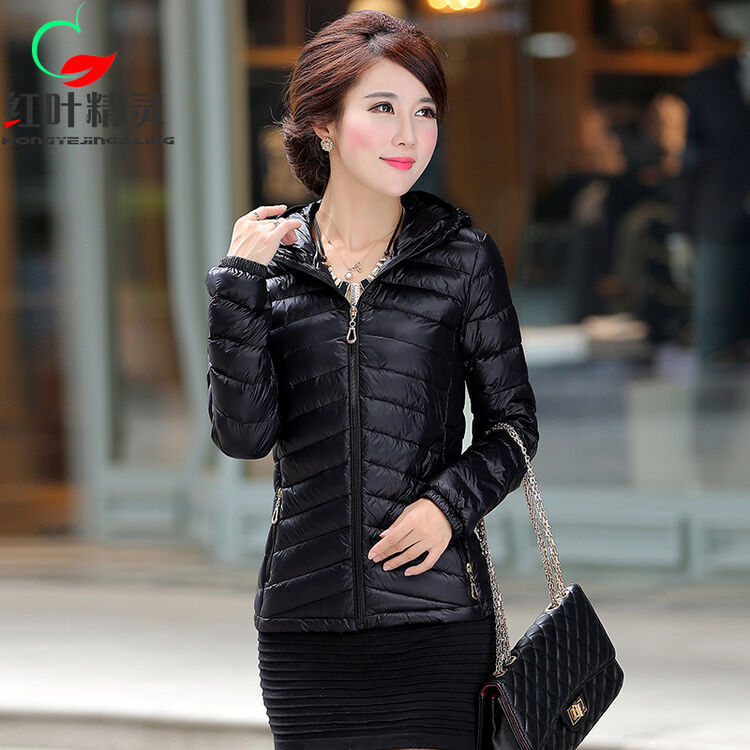 红叶精灵薄款秋冬装轻薄羽绒服女短款大码外套轻便连帽超轻薄 黑色 m