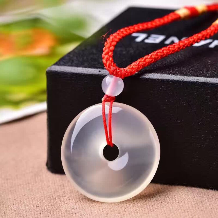 开光冰种白玛瑙吊坠 水晶玉髓平安扣吊坠男女饰品