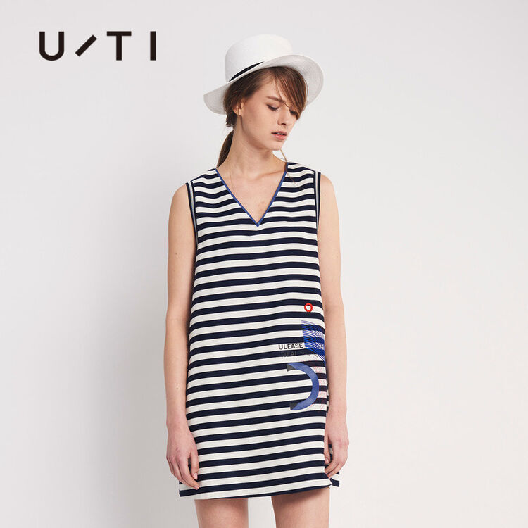 【u/ti】 uti尤缇新品时尚简约无袖印花刺绣连衣裙女uc204097c225