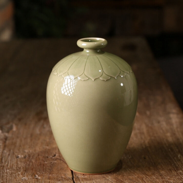 青釉花器台面花插乔迁新居摆件刻花莲纹瓶浮雕刻花瓶梅子青瓶干花入