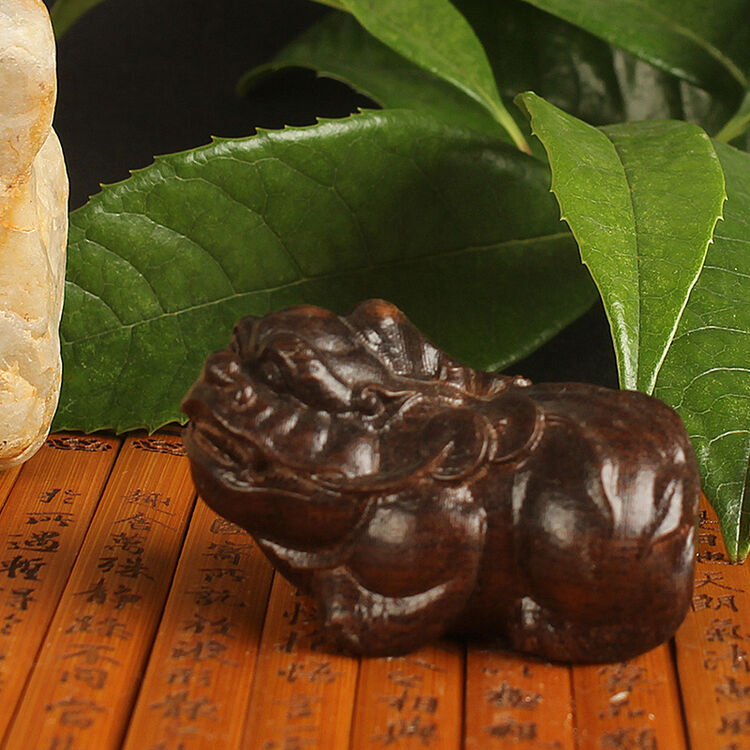 襄荷精品木质摆件 黑木手工雕刻手把件木雕女 貔貅