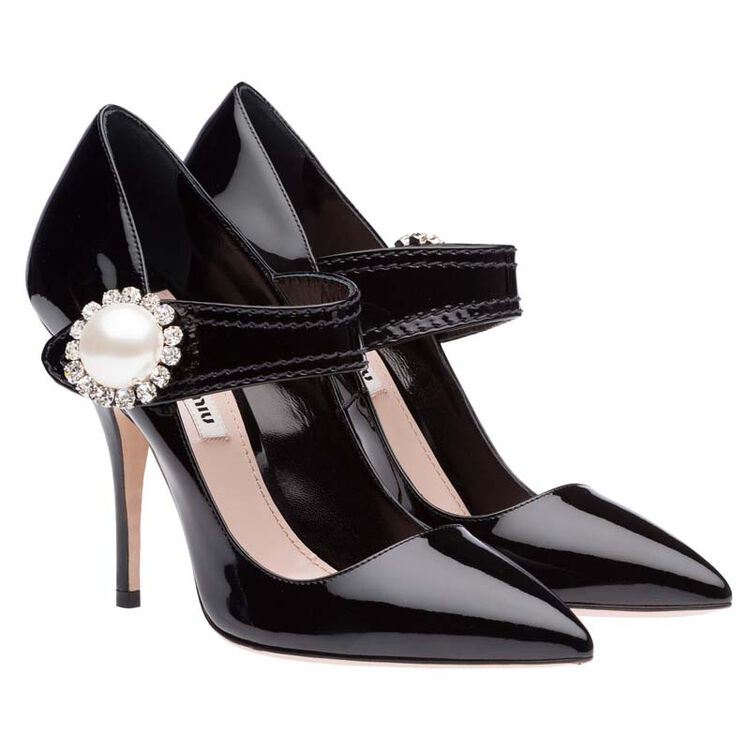 全球购 缪缪(miumiu)女鞋水晶镶嵌珍珠纽扣漆皮玛丽珍高跟鞋鞋跟8.