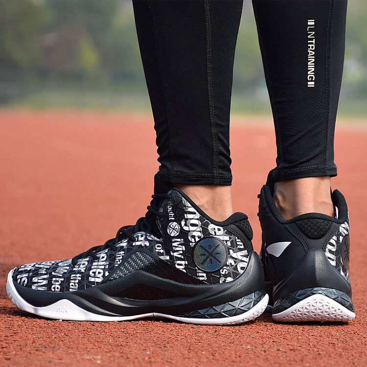 【春尚新】李宁男子篮球鞋2017新品韦德队尚4男子减震耐磨轻质支撑