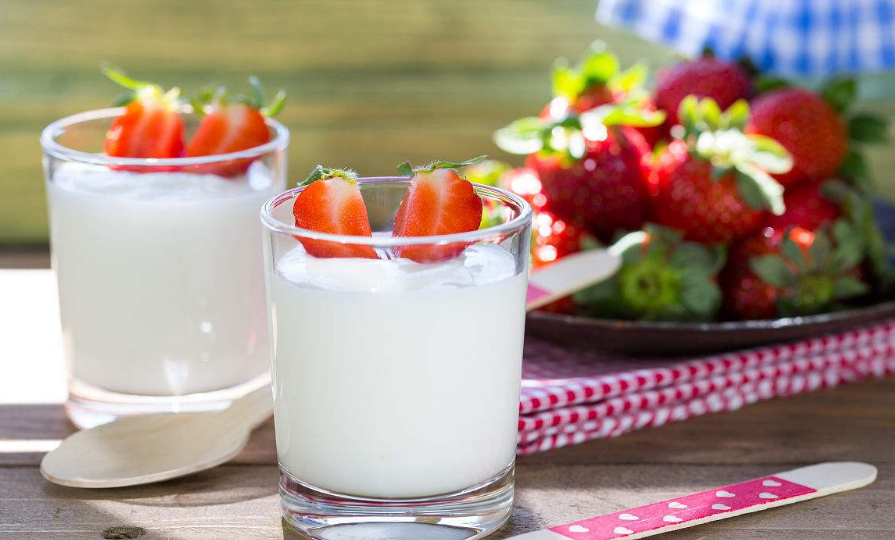 喝酸奶还在舔盖？这三种吃法带你享“瘦”一夏