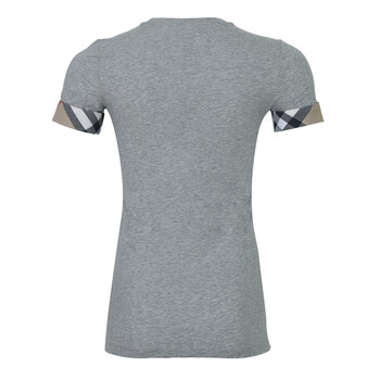 burberry (博柏利)是成立于1856年的英国传统风格奢侈品牌,其多层次的