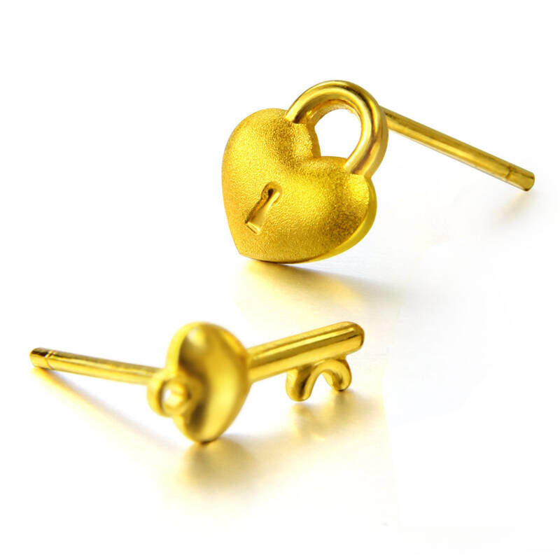 周生生 黄金(足金)心锁耳环 81086e 2.35克