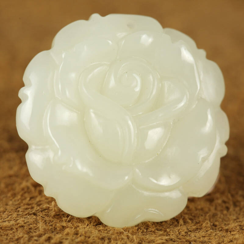 圭宝 永不凋谢精美和田玉玫瑰花玉石吊坠 女士玉坠玉佩