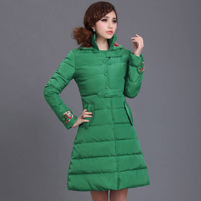 绿色羽绒服搭配图片女（绿色羽绒服搭配）-第2张图片-潮百科