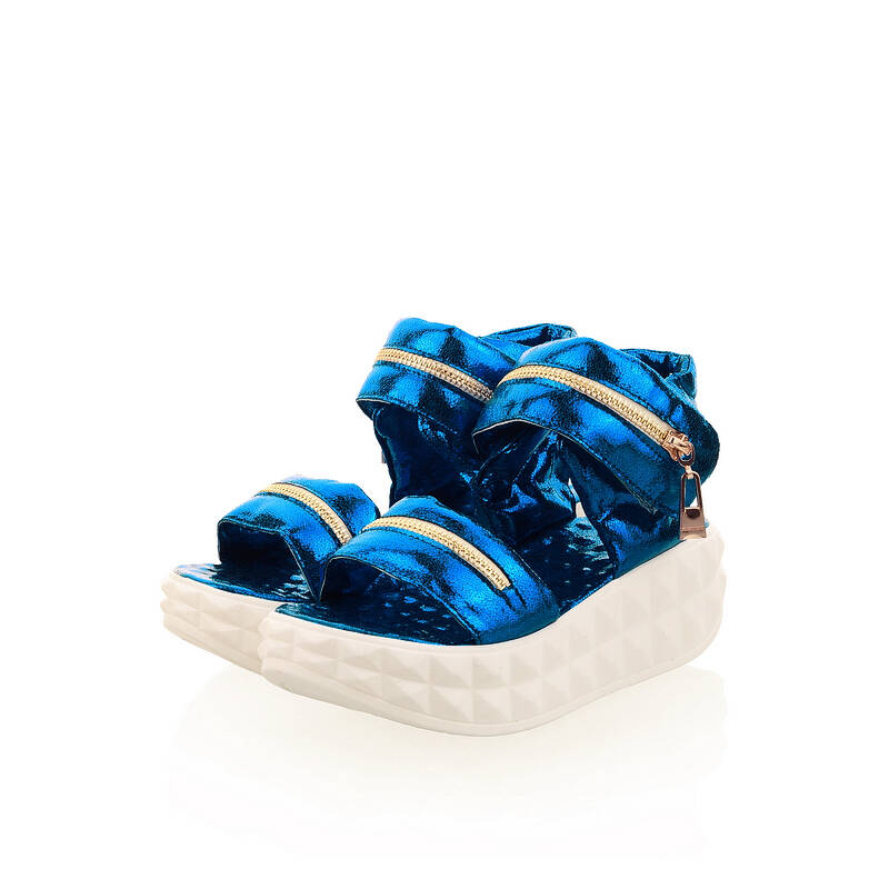 从“一块鞋面料”到“一个产业” 金融活水激发企业新动能