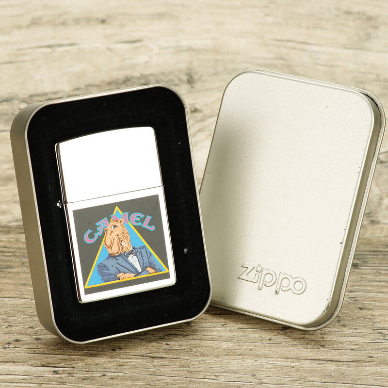 芝宝zippo打火机 wl0236 骆驼-三角礼服乔 镜面铬单面彩印