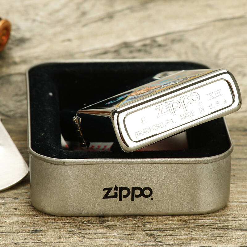 芝宝zippo打火机 wl0236 骆驼-三角礼服乔 镜面铬单面彩印