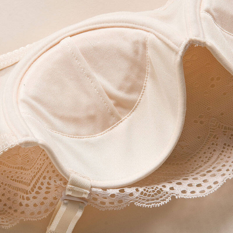 服饰鞋帽 内衣 文胸 > 金三塔 真丝防走光抹胸式文胸nzf3b307 肉色