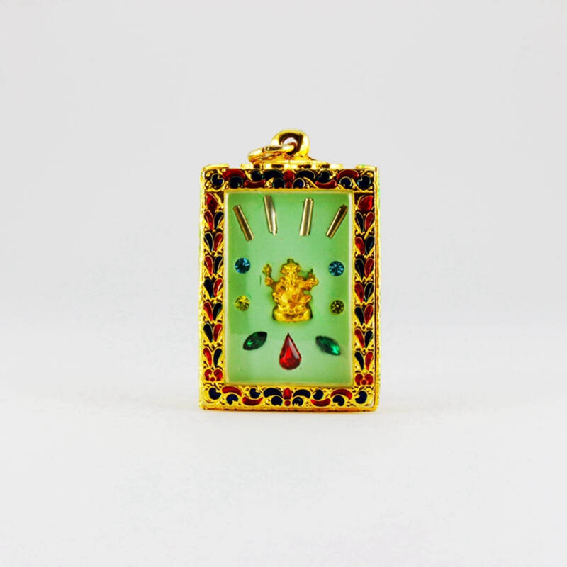 泰国佛牌鎏金双面带彩镶钻蝴蝶牌背面象神中大模000354 鎏金蝴蝶牌