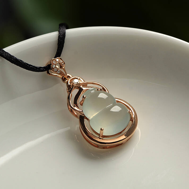 楼上楼 天然a货翡翠 冰种胶感起荧莹白k金镶钻葫芦挂件玉吊坠12044908