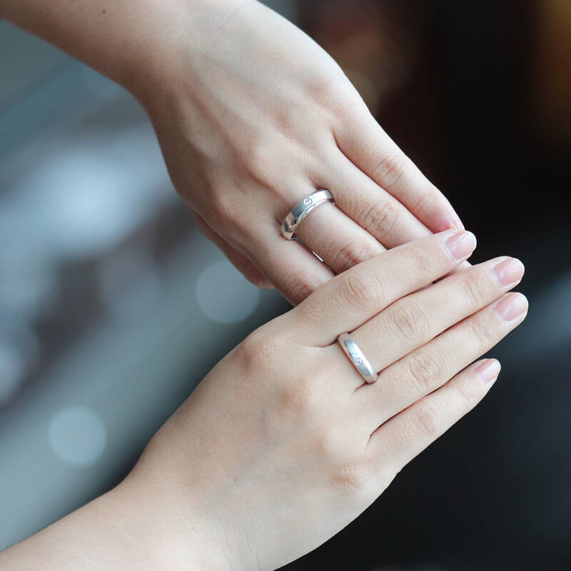 订婚和结婚得戒指(订婚和结婚得戒指的区别)