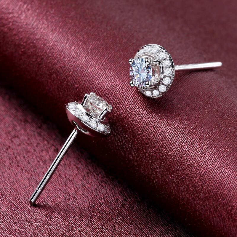 一搏千金 18k金求订结婚钻石耳环/耳坠/珠宝裸钻/女款钻石耳钉 10分x2