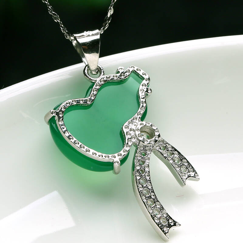 925银镶嵌天然绿玉髓吊坠 女款葫芦玉坠挂件 带银链