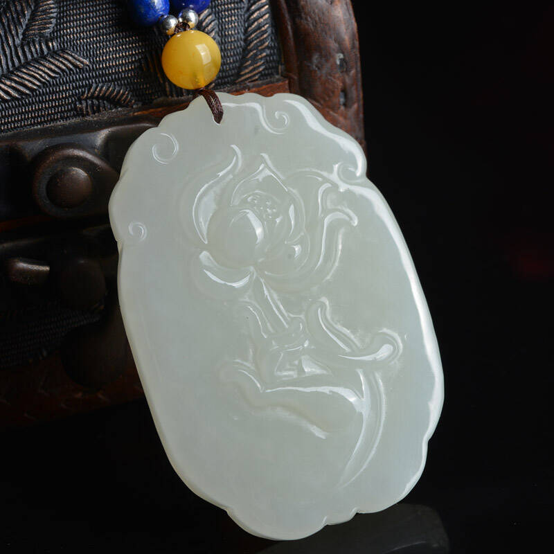 特泊儿 和田玉白玉手持莲花玉牌吊坠