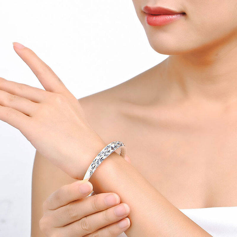 闪购自营 鸣钻国际 满天星 精工足银时尚手镯