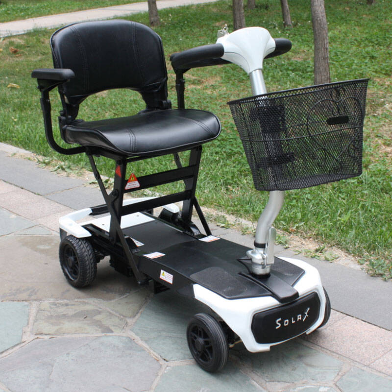 老年代步车四轮老人电动车可折叠可伸缩电动轮椅车电动代步车 白色