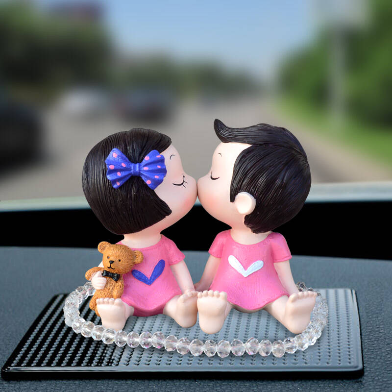 圣民源 小情侣娃娃创意汽车摆件可爱卡通公仔车载车内小车车内饰品