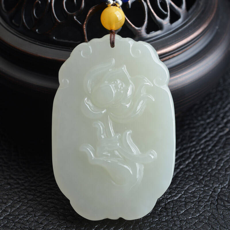 特泊儿 和田玉白玉手持莲花玉牌吊坠