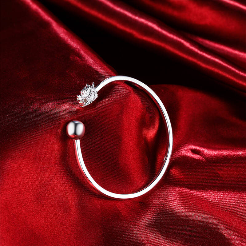 鸣钻国际 银手镯龙头时尚手镯