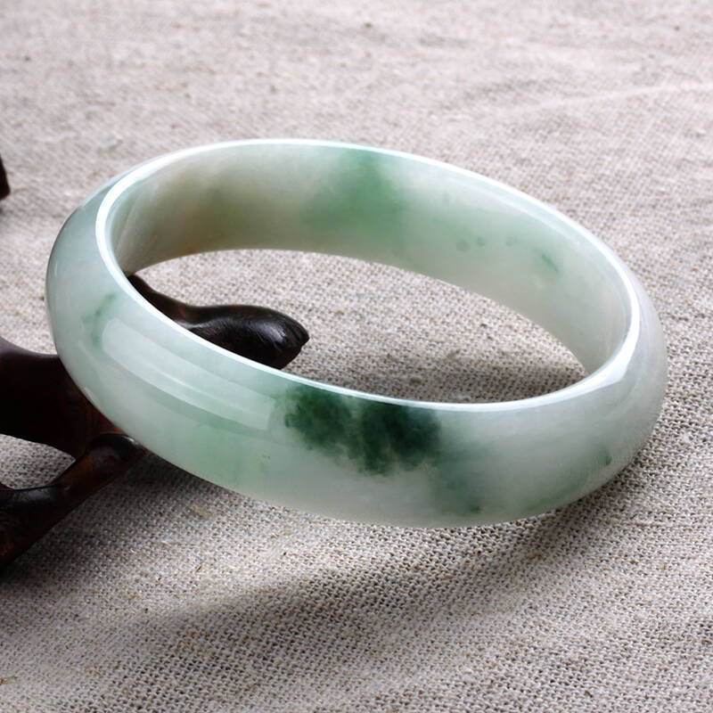 8小圈口飘花贵妃玉镯xg007968