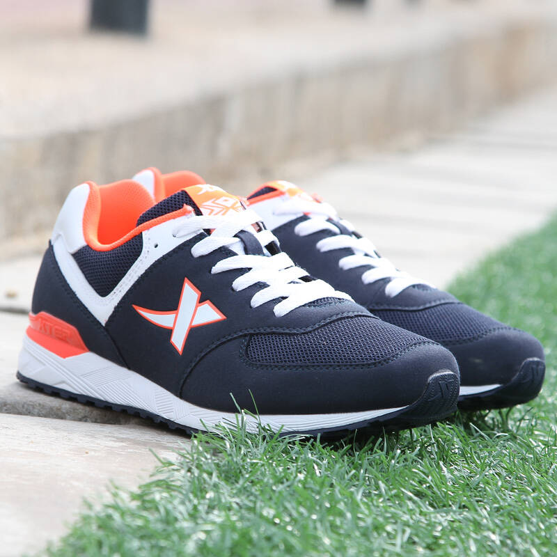 特步男鞋运动鞋跑鞋春秋款阿甘鞋旅游鞋休闲慢跑鞋 兰桔 40