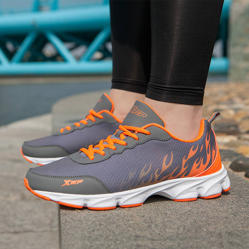 特步男鞋运动鞋跑步鞋男夏季旅游鞋烽火复古慢跑鞋 9589 灰桔/网面 43