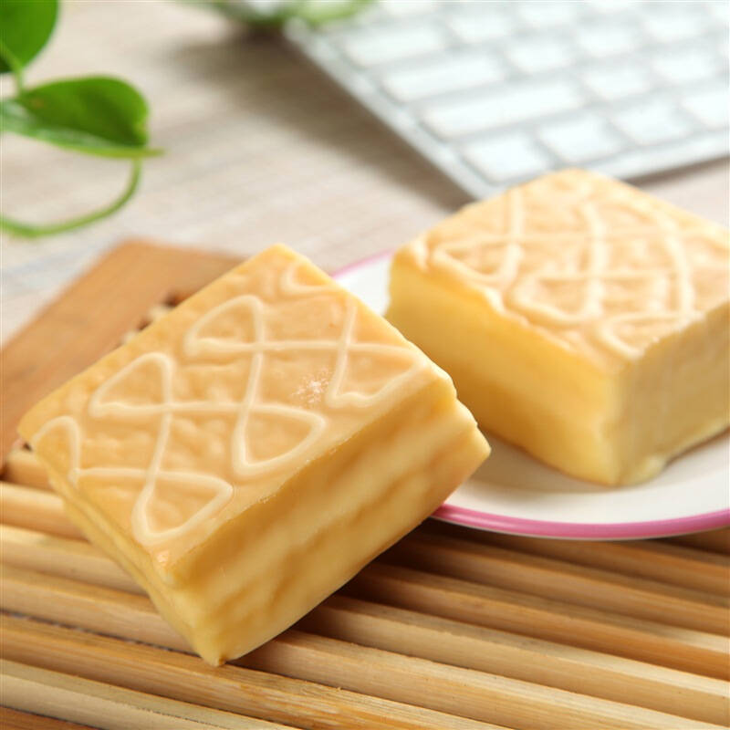 唇动白色经典 牛奶味涂饰蛋糕120g