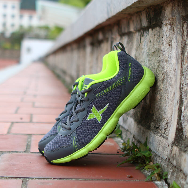 特步男鞋跑步鞋 男子户外运动时尚慢跑鞋 防滑耐磨跑步鞋子 灰绿 40