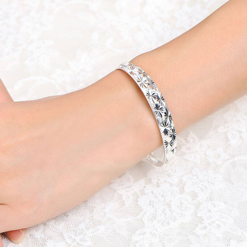 闪购自营 鸣钻国际 满天星 精工足银时尚手镯