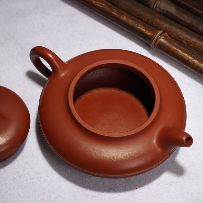 国家级工艺美术师 吴勤芳 紫砂壶 原矿朱泥《线圆》200cc 荣宝拍卖