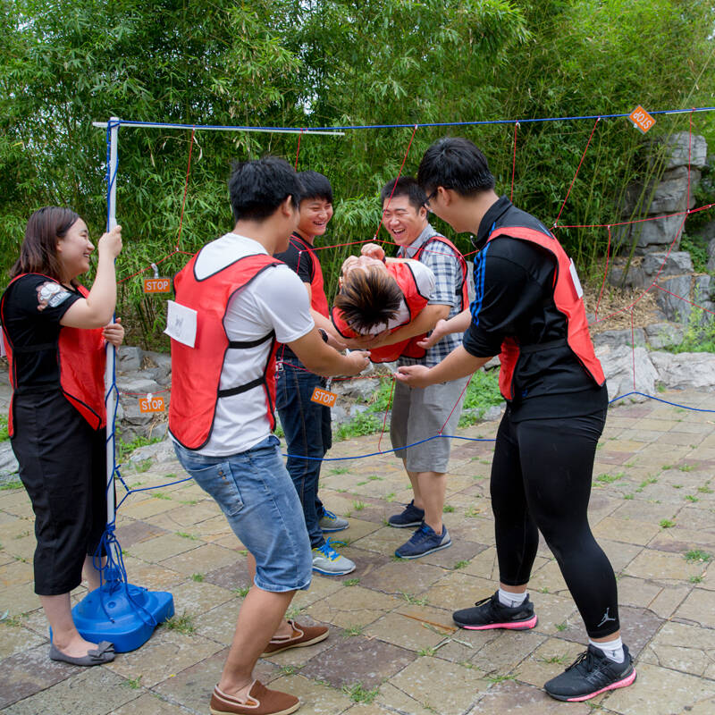 丁丁运动生死穿越电网游戏活动道具中学生成人