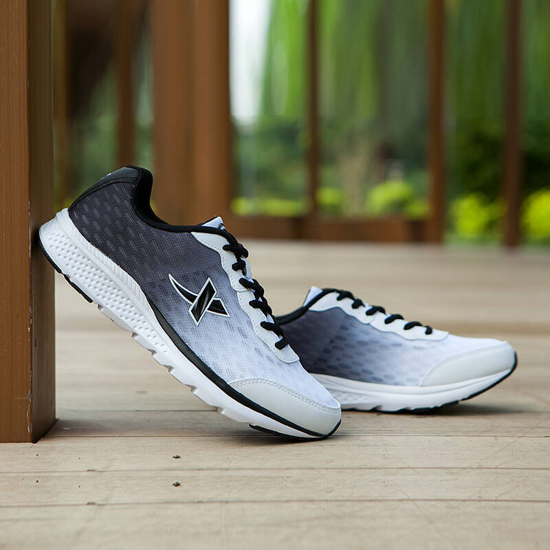 特步(xtep)男鞋运动鞋男2020春季新款官方旗舰刀锋跑步鞋学生户外旅游