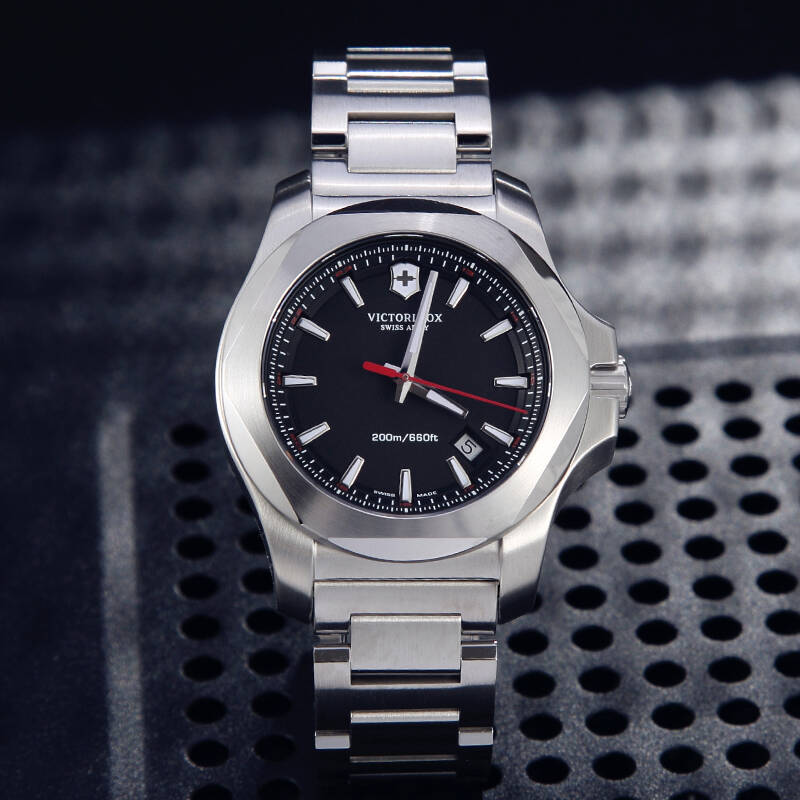 维氏victorinox瑞士军刀军表 瑞士原产加赠版200米防水无惧坦克碾压