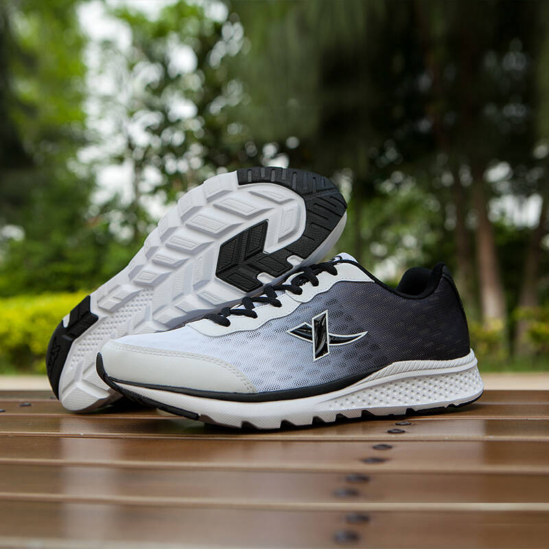 特步(xtep)男鞋运动鞋男2020春季新款官方旗舰刀锋跑步鞋学生户外旅游