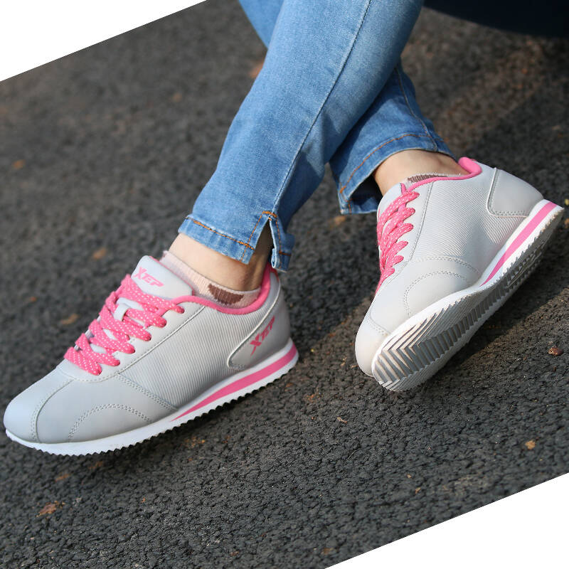 特步女鞋 休闲鞋女款 运动鞋 夏秋季新款女子 减震舒适阿甘鞋时尚潮流