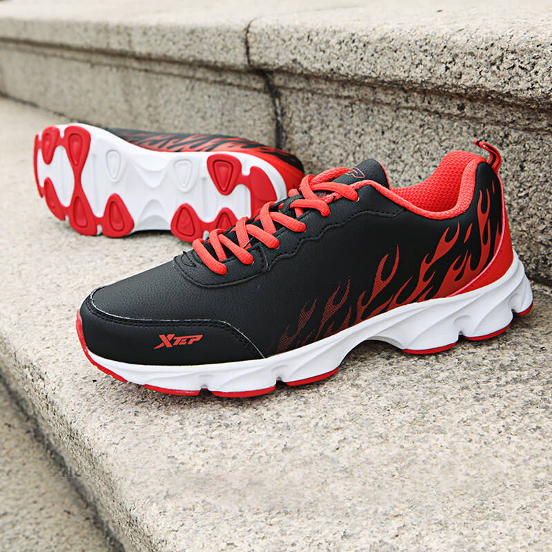 特步男鞋运动鞋跑步鞋男夏季旅游鞋烽火复古慢跑鞋 9589 黑红/皮面 39