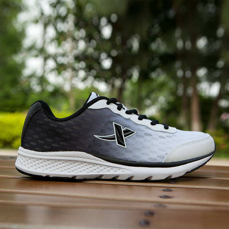 特步(xtep)男鞋运动鞋男2020春季新款官方旗舰刀锋跑步鞋学生户外旅游