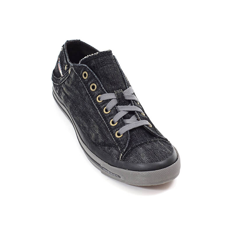 diesel y00321-pr573 男装型格洗水牛仔布板鞋 黑色/ 42码