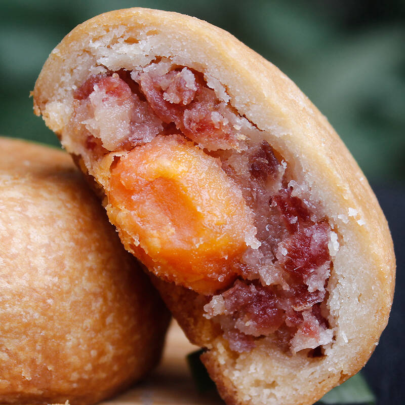 中秋云南云腿月饼蛋黄酥手工宣威火腿月饼80g/个散装团购礼品滇式特产