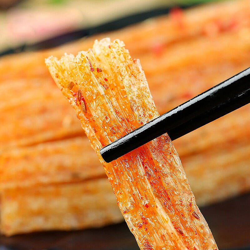 【京东超市】卫龙 休闲零食 大面筋 辣条 麻辣片休闲食品102g/袋(新老