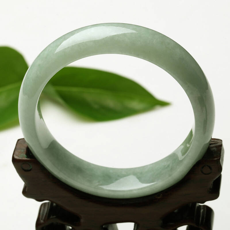 曼丽翠 糯种浅绿翡翠手镯 58mm 女款 附证书