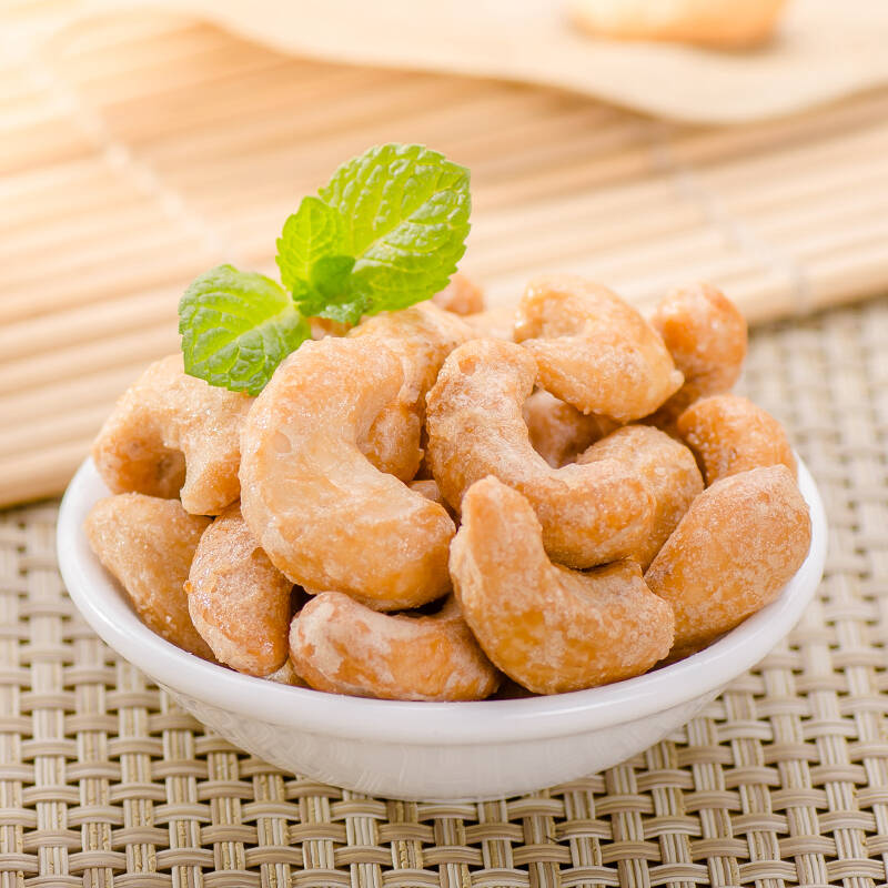 【京东超市】良品铺子 炭烧腰果仁 干货坚果 零食小吃 干果特产180g