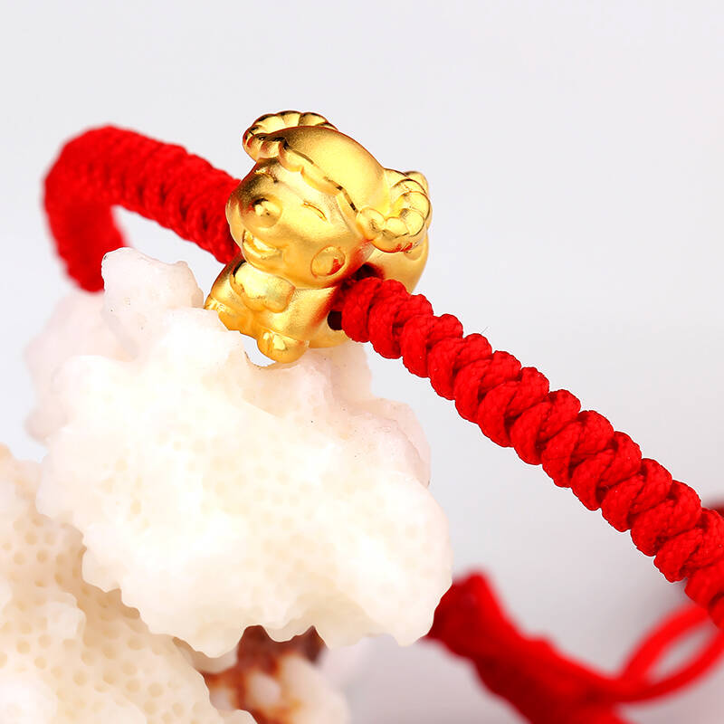 晴爱 足金生肖羊黄金手链 红绳手饰 简约款羊手链