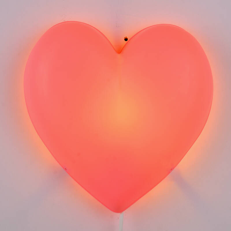 阑灯儿童房夜灯壁灯现代简约心形创意卡通可爱公主卧室床头灯 粉色