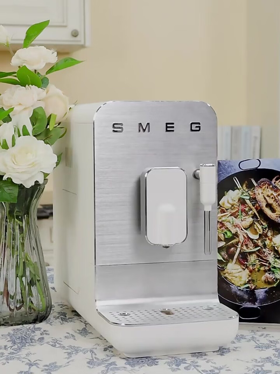 SMEG 斯麦格 意大利意式咖啡机全自动家用 蒸汽打奶泡 磨豆机咖啡豆研磨机 BCC02 白色,第2张